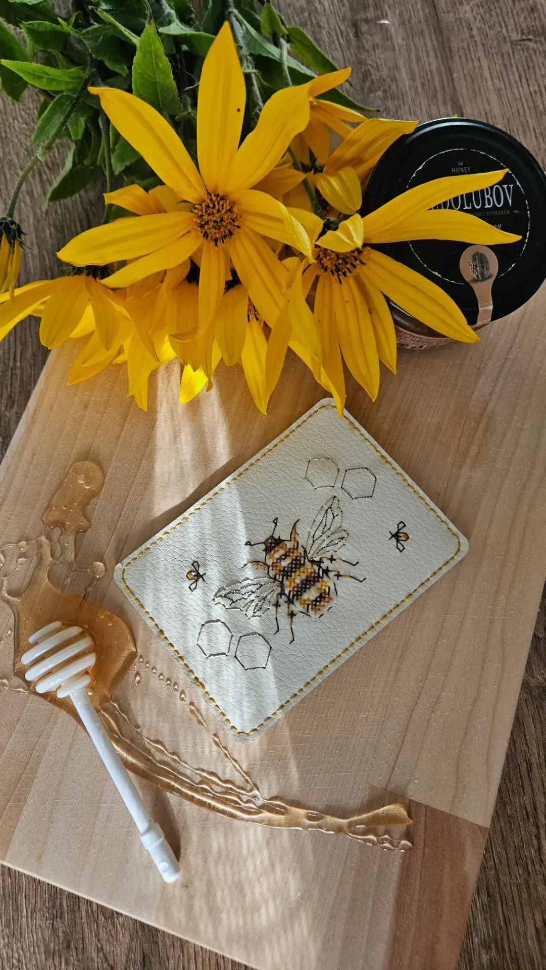 Ну гляньте, какая мохнатая попка из медовой коллекции от Неокрафт. 🐝🌻🍯