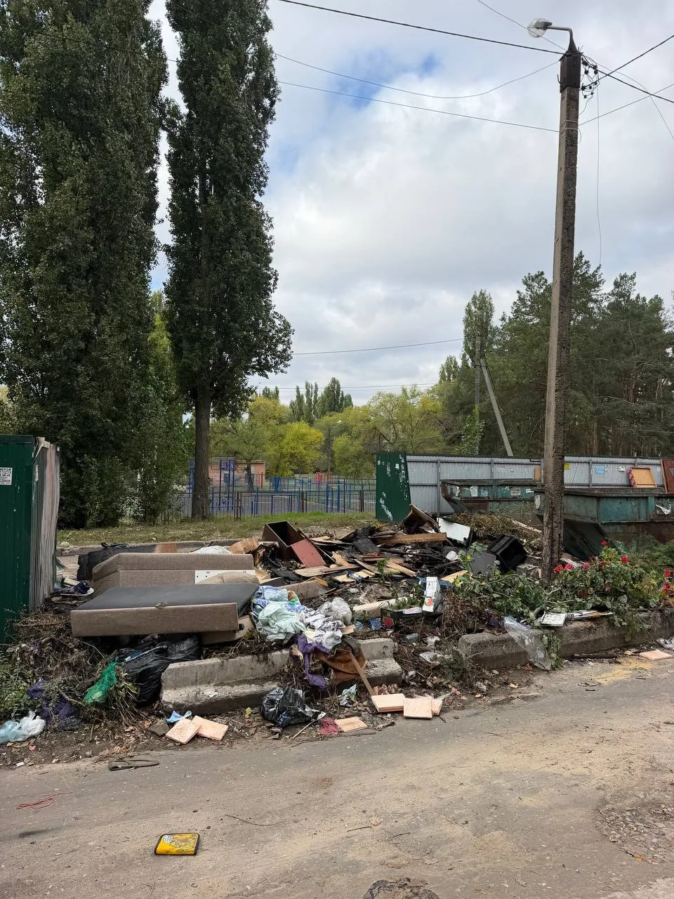 У жителей Придонского любоваться осенними пейзажами не очень получается.