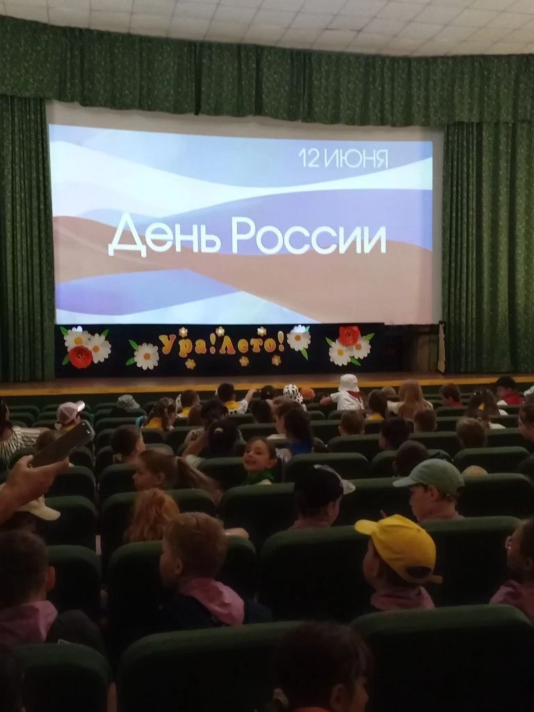 На городском кинофестивале «Ура! Лето!» в общественно‑досуговом центре «Смена» нас ждал по-настоящем