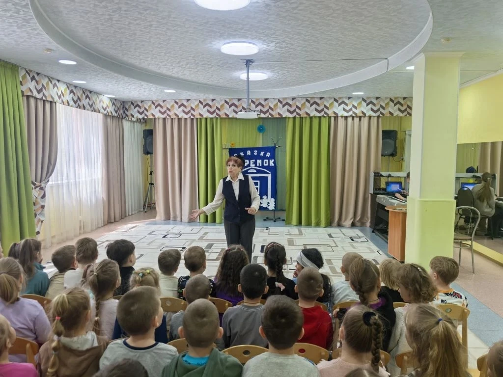 Даже в младшем дошкольном возрасте ребёнок может усвоить базовые понятия: что такое дорога и каково 
