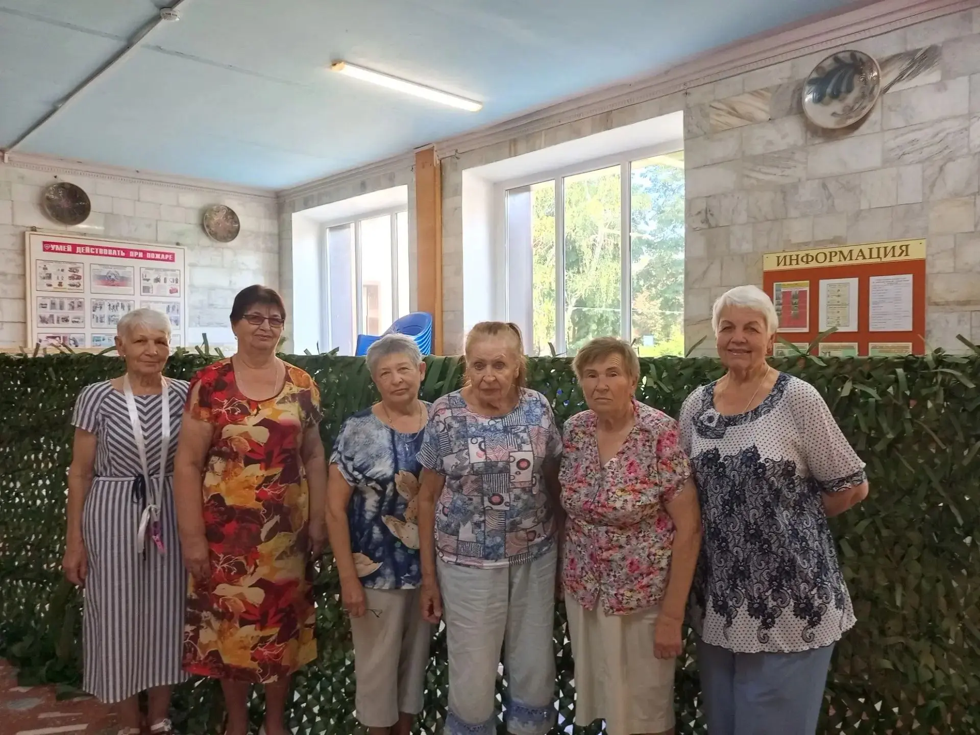 Брюховецкие плетуньи получили награды за помощь бойцам