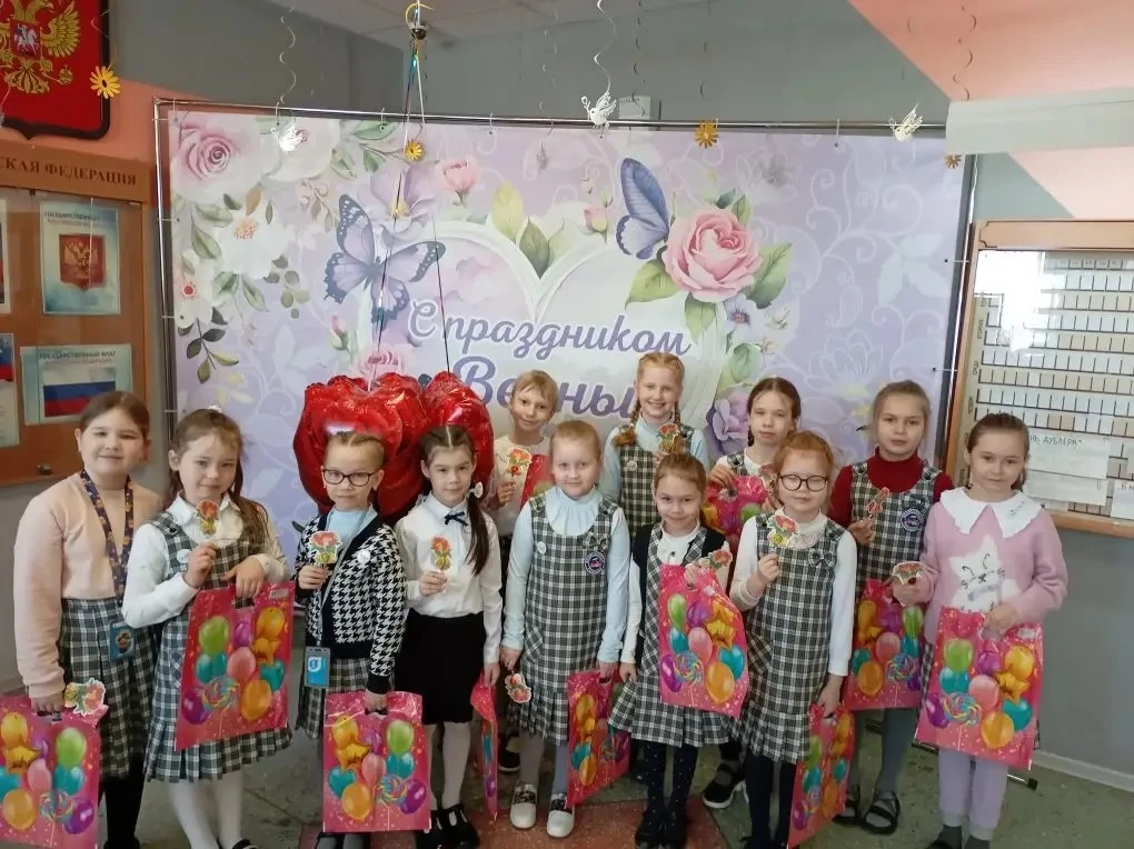 Весна пришла! Поздравляем с Международным женским днем в Медведевской гимназии!  В нашей любимой шко
