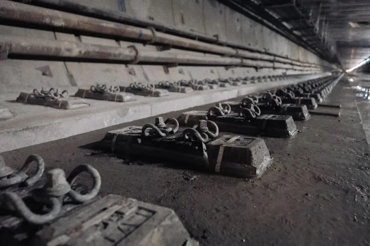 ⚙️Делимся мини-репортажем из тоннеля Невско-Василеостровской линии. Сегодня здесь ведут...