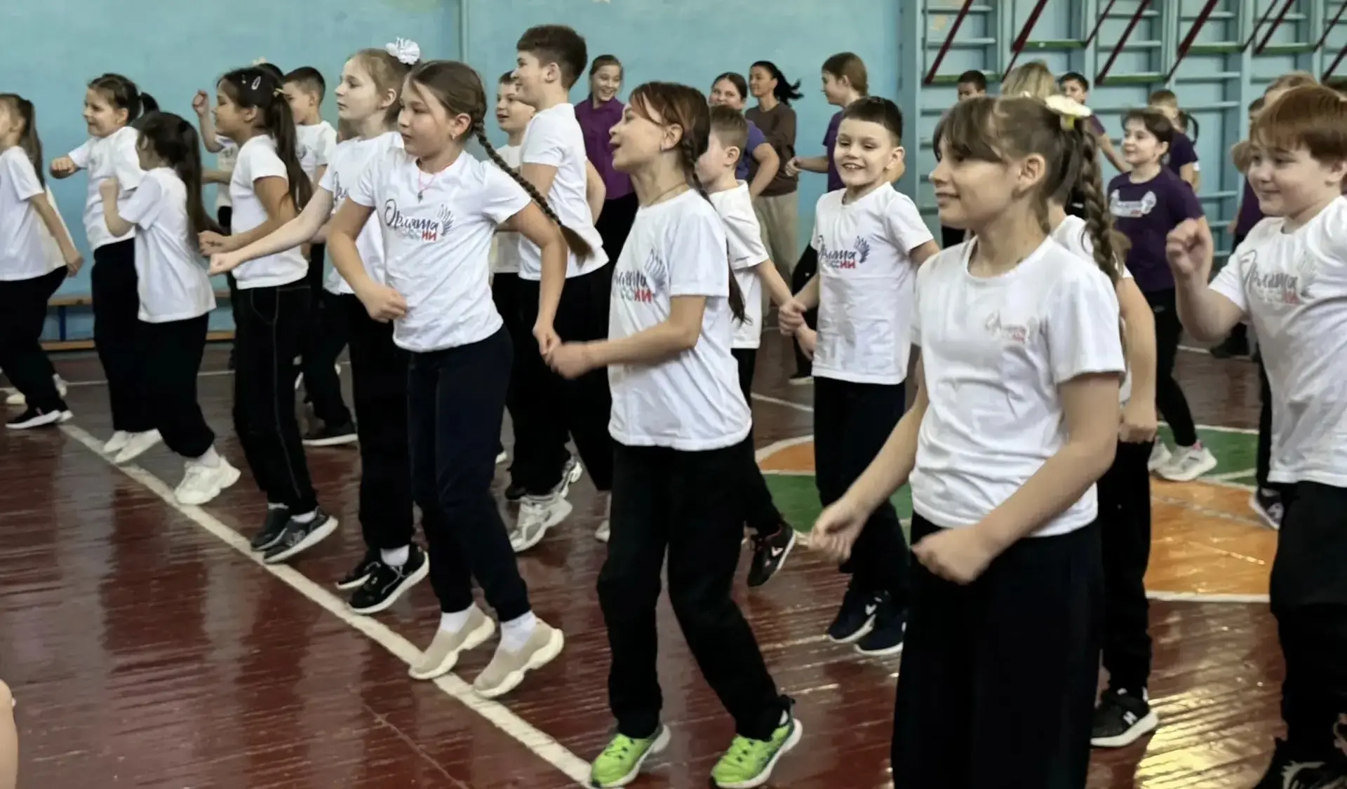 🤝Единым строем, с единым духом! Сегодня наш лицей присоединился ко Всероссийской акции "Республиканс