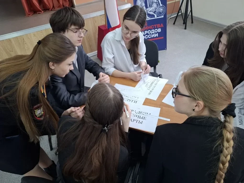 🎉 Поздравляем команду 
лицея «Кодекс» с победой!

🥇С радостью сообщаем: команда лицея «Кодекс» (уч