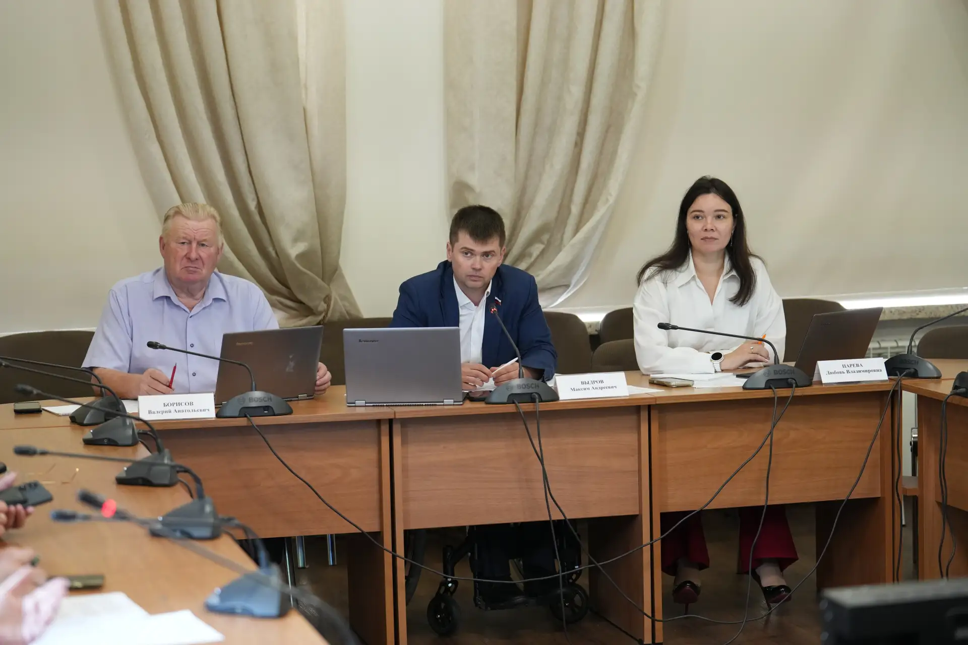 Заместитель председателя Избирательной комиссии Вологодской области Олег Шляпаков и секретарь комисс