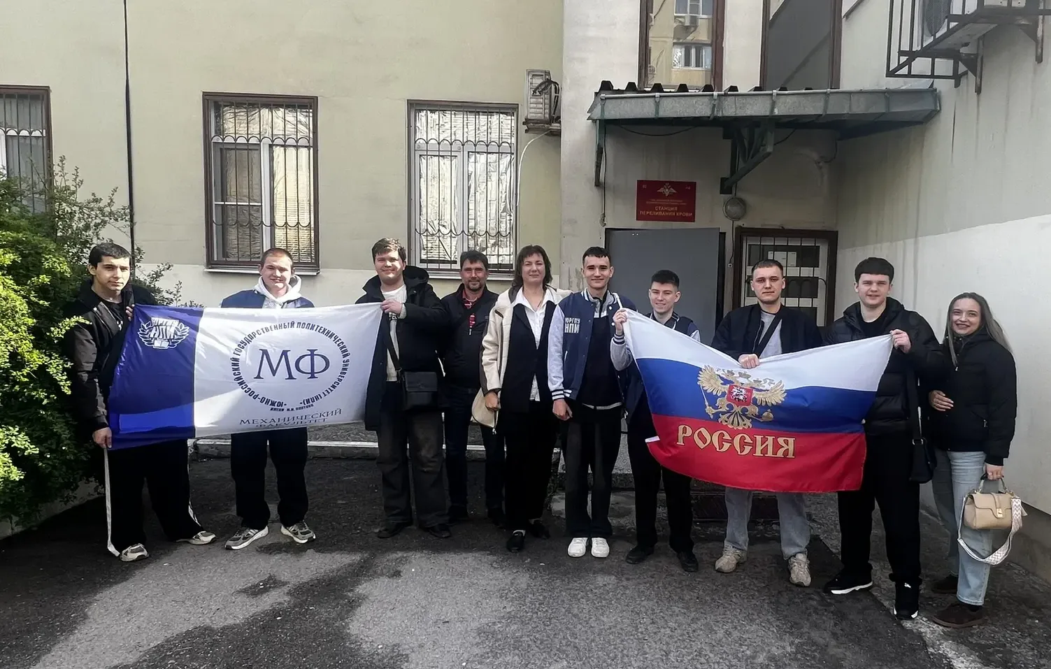 🩸«Испытываем радость от того, что наша кровь поможет бойцам СВО»⠀ ⠀ Представители механического факу
