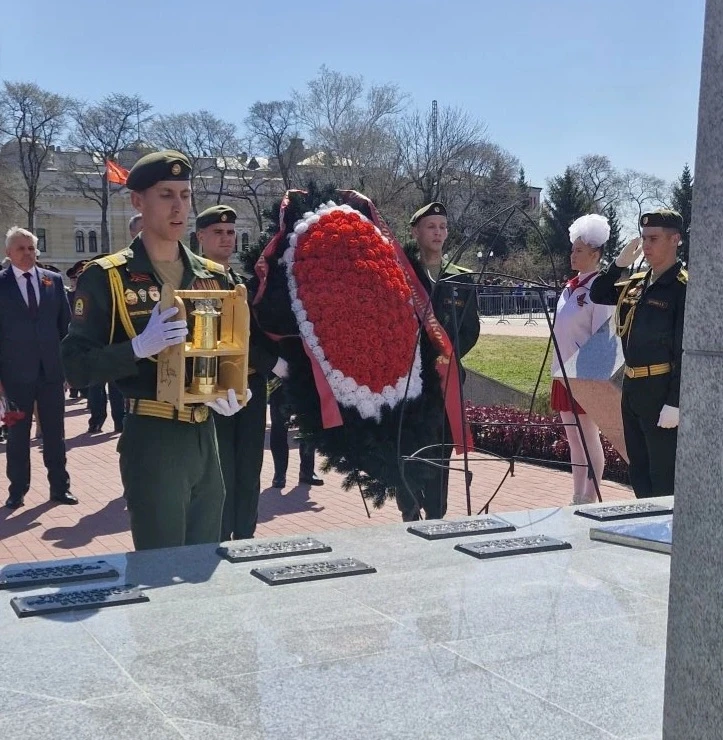 🌹Память, объединяющая поколения: сегодня состоялось церемония возложения цветов к памятнику воинам-а