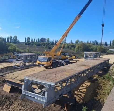 🚧 В Ливенском районе продолжается масштабная реконструкция моста через реку Кшень на а...