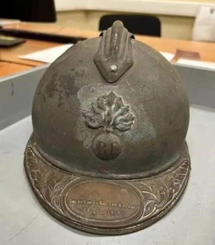 🪖 В Домодедово таможенники нашли у пассажирки французский шлем времен Первой мировой в...