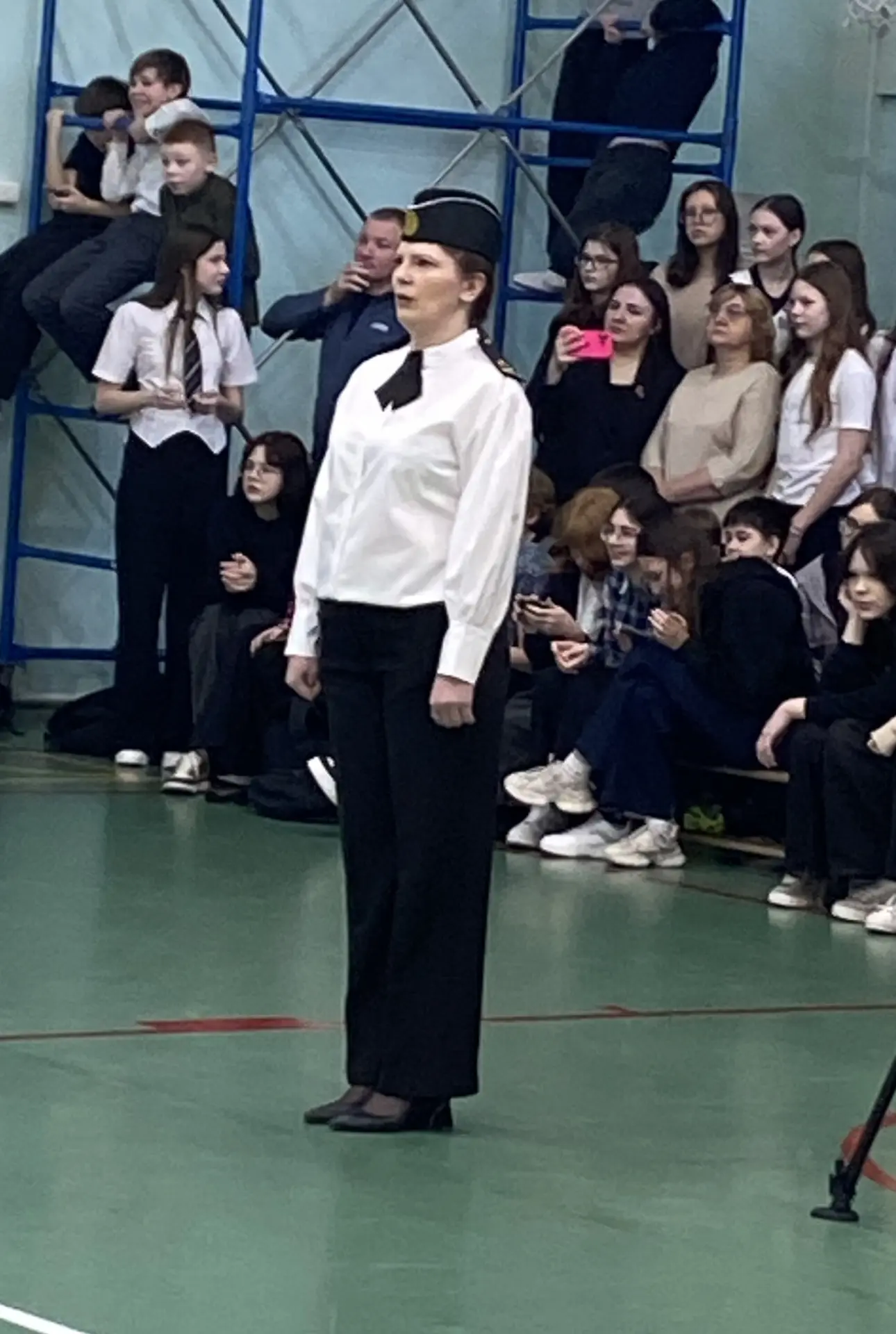 Про Зарницу они говорят…. В школе открылись игры. 1100 человек в строю!