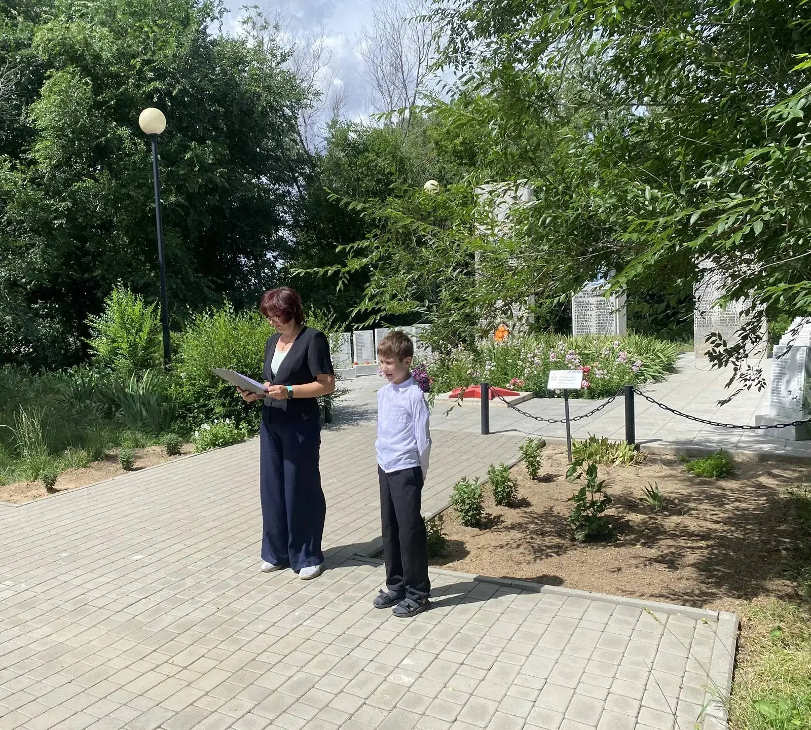 В День памяти и скорби  мы отдаем дань уважения героизму и стойкости защитников Отечества, павших в 