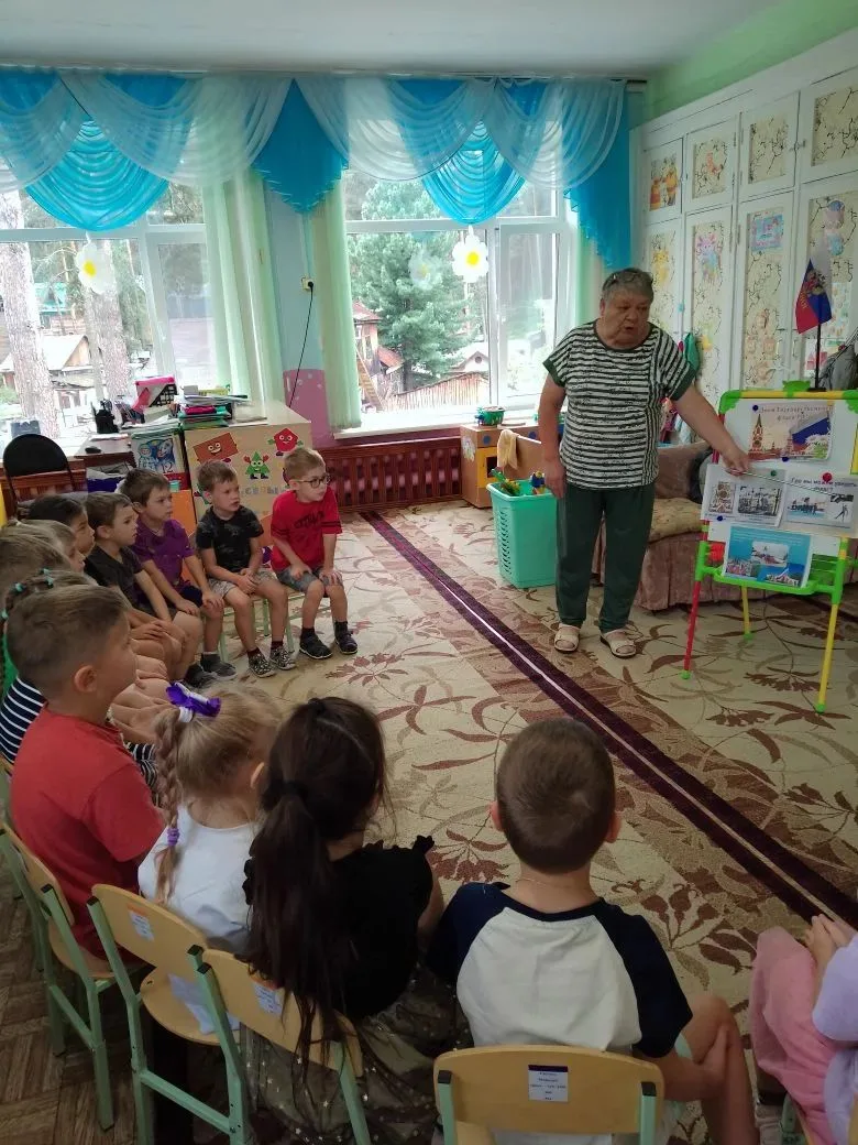 В группе «Непоседы» завершился познавательный проект «День Государственного флага Росси...