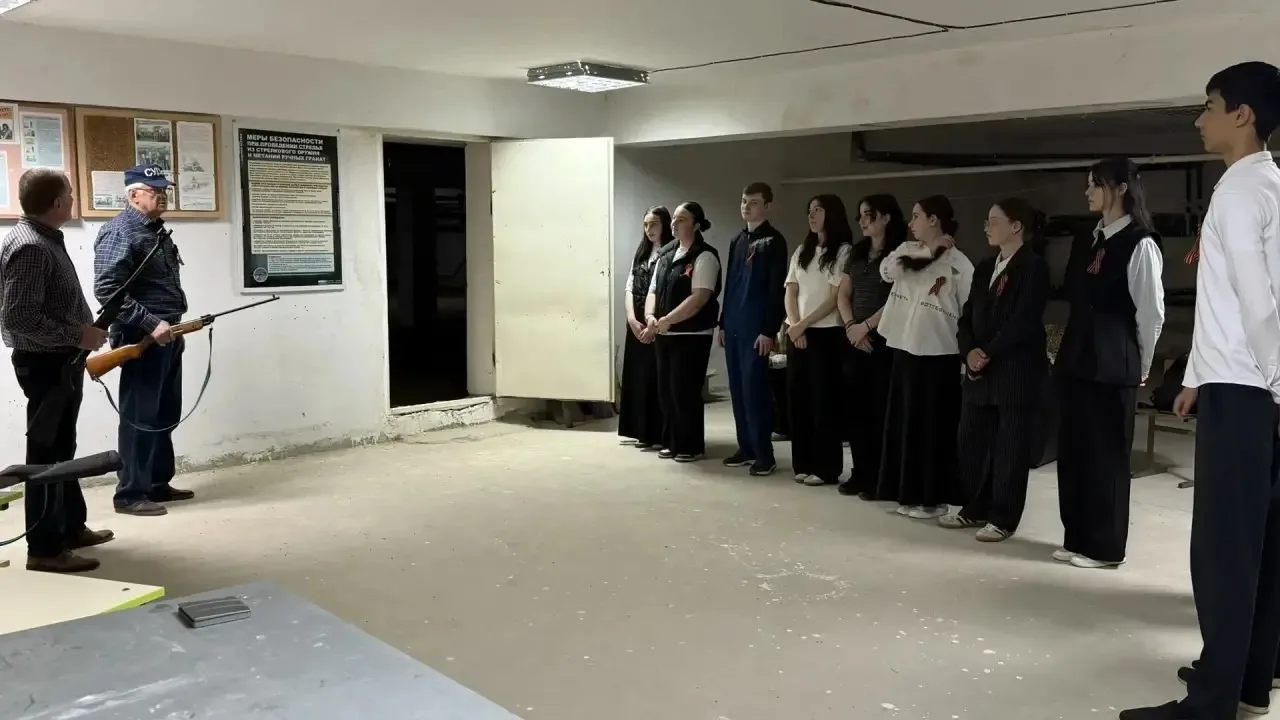 С праздником Великой Победы!  В канун дня Победы, в тире   МБОУ КГО «Средняя школа №3 им. Х.У.Богаты