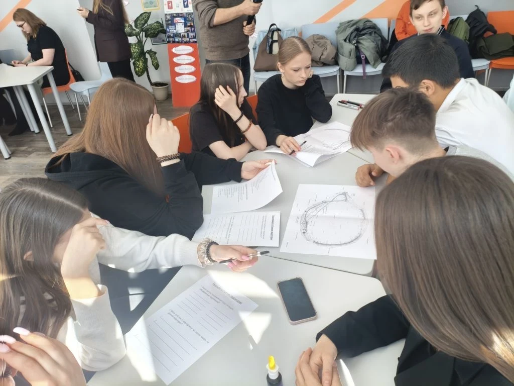 ✨ Строим будущее вместе: дизайн-игра с архитекторами! 🏗️💡  Сегодня в нашей школе кипела работа над п