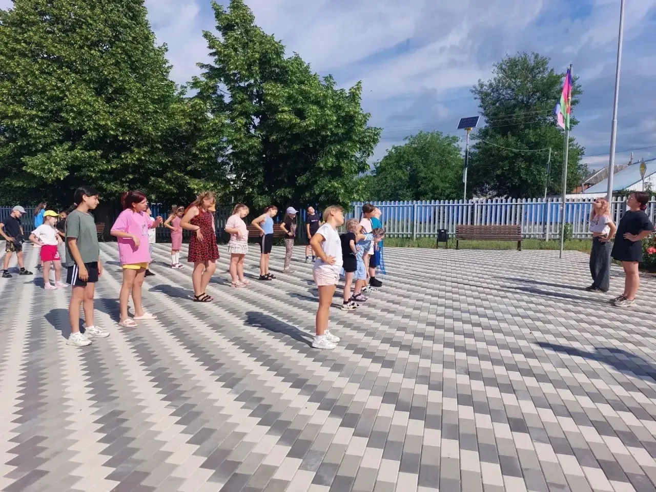 18 июня
☀️ День в «Солнышке» выдался насыщенным!

Утро началось с бодрой зарядки — заряд энергии на 