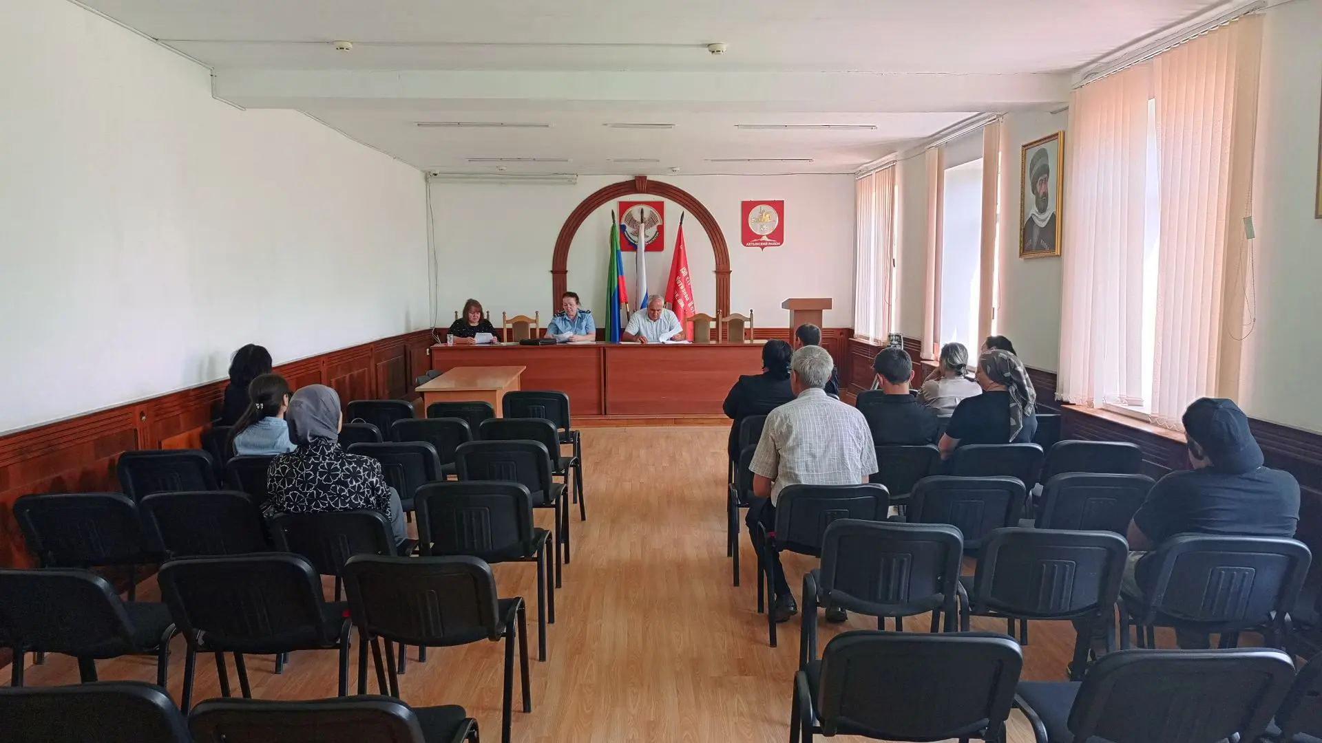 В администрации Ахтынского района состоялось очередное заседание комиссии по делам несо...