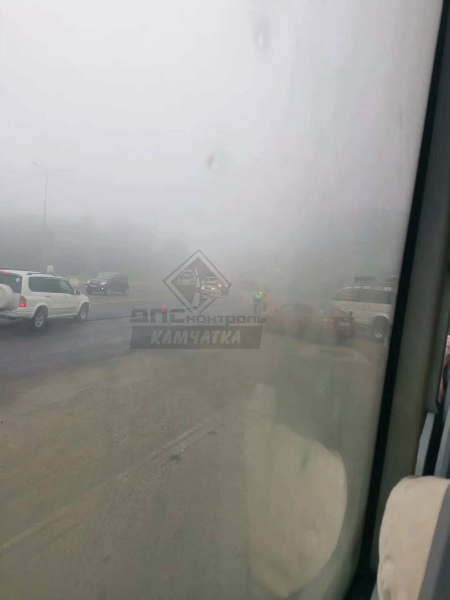 📍 Пробка с 5 км в сторону КП — ведётся ремонт дороги. 

Также на участке ограниченная видимость из-