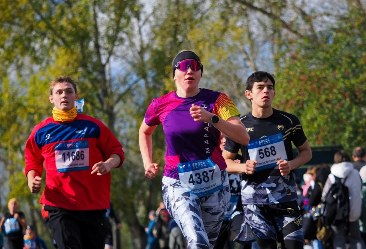 Около 15 тысяч бегунов Красноярья присоединились к Кроссу нации-2026 🏃