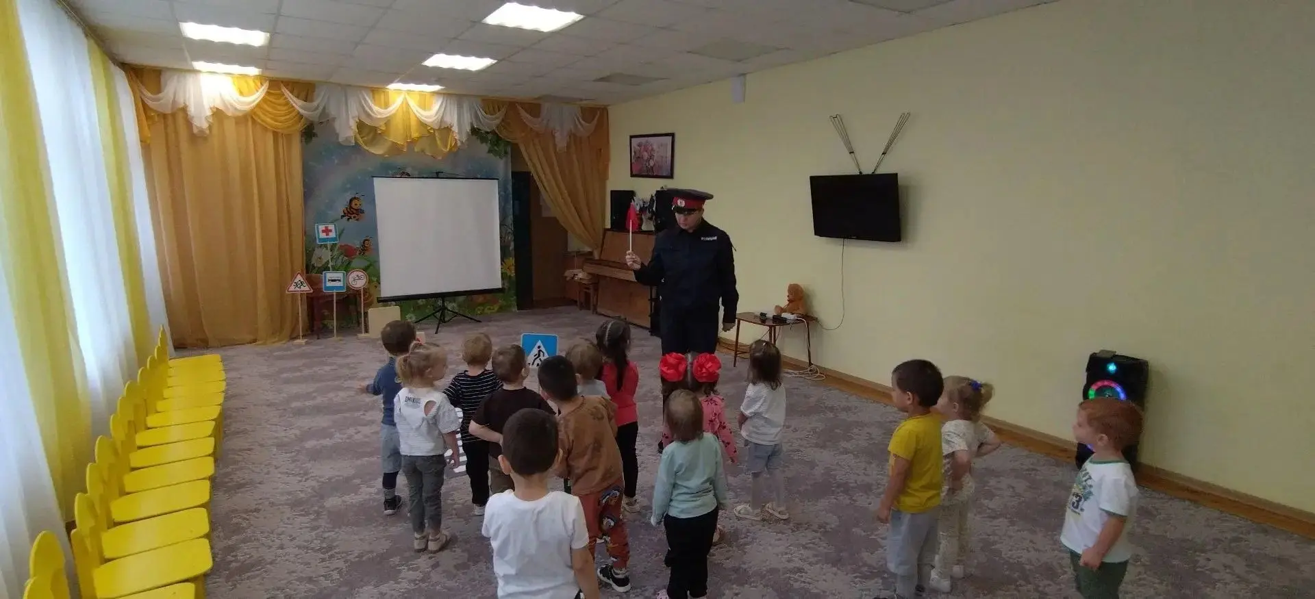 🎉 Неделя безопасности: учимся правилам дорожного движения весело и с пользой! 🎉