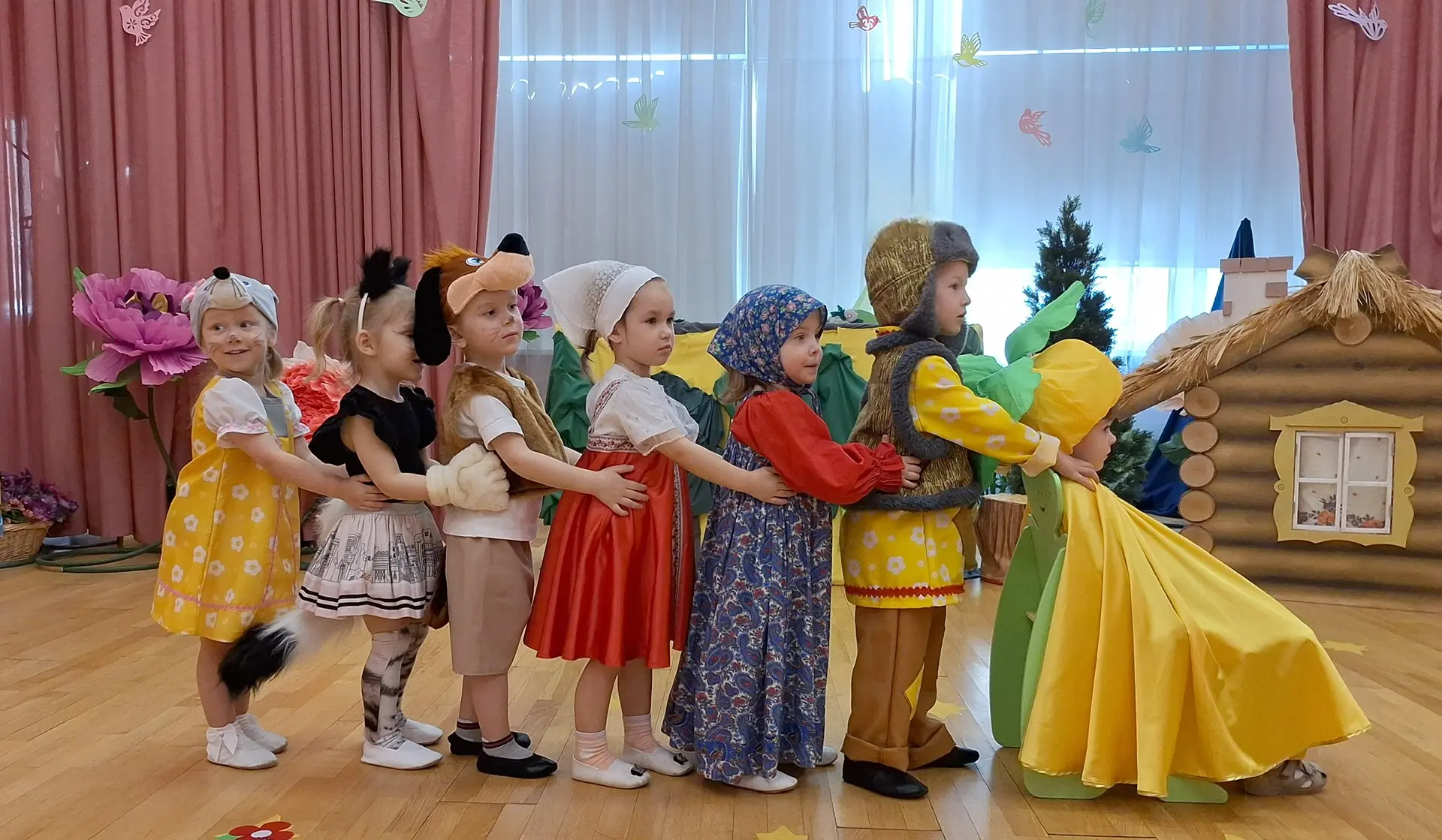 🎭Традиционно, в рамках театральной недели, в Международный день театра, воспитанники  группы «Пчёлки