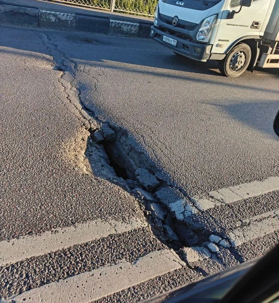 🚗 Огромная яма на мосту у Лесоторгового