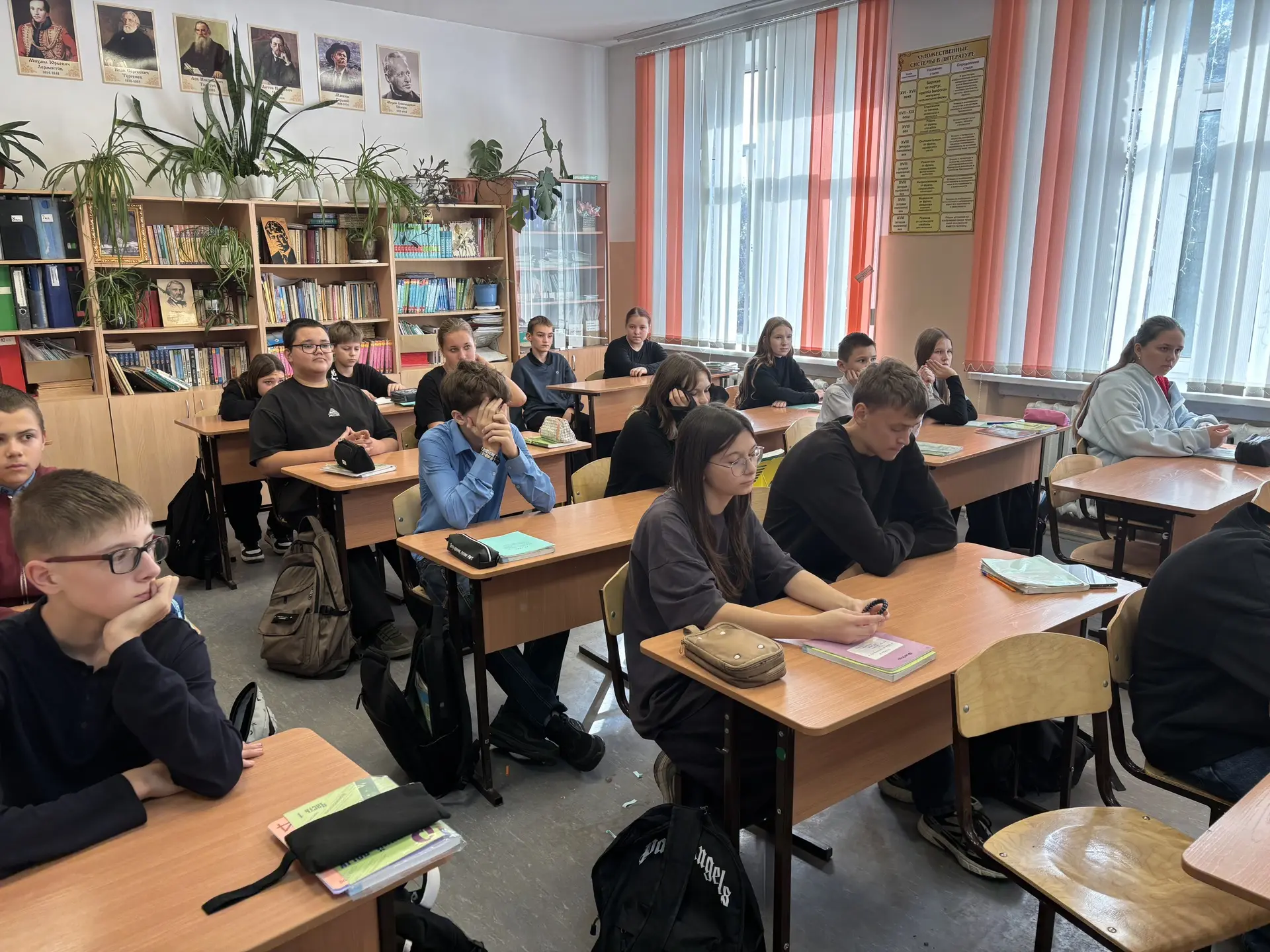 В рамках профилактических мероприятий сотрудники Госавтоинспекции организовали встречу ...