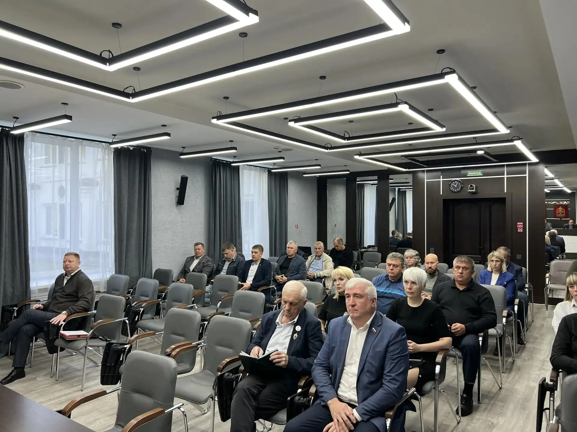 Провел рабочий штаб с руководителями производственных и ресурсоснабжабщих предприятий.
