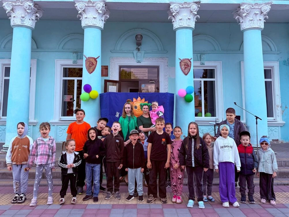 ☀1 июня творческие работники Дома культуры подарили детям праздничное настроение, пригл...