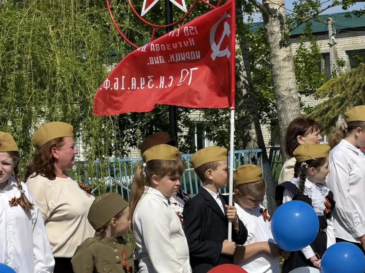 Сегодня, 9 мая, в селе Чардым, у памятника погибшим землякам в годы Великой Отечественной войны сост