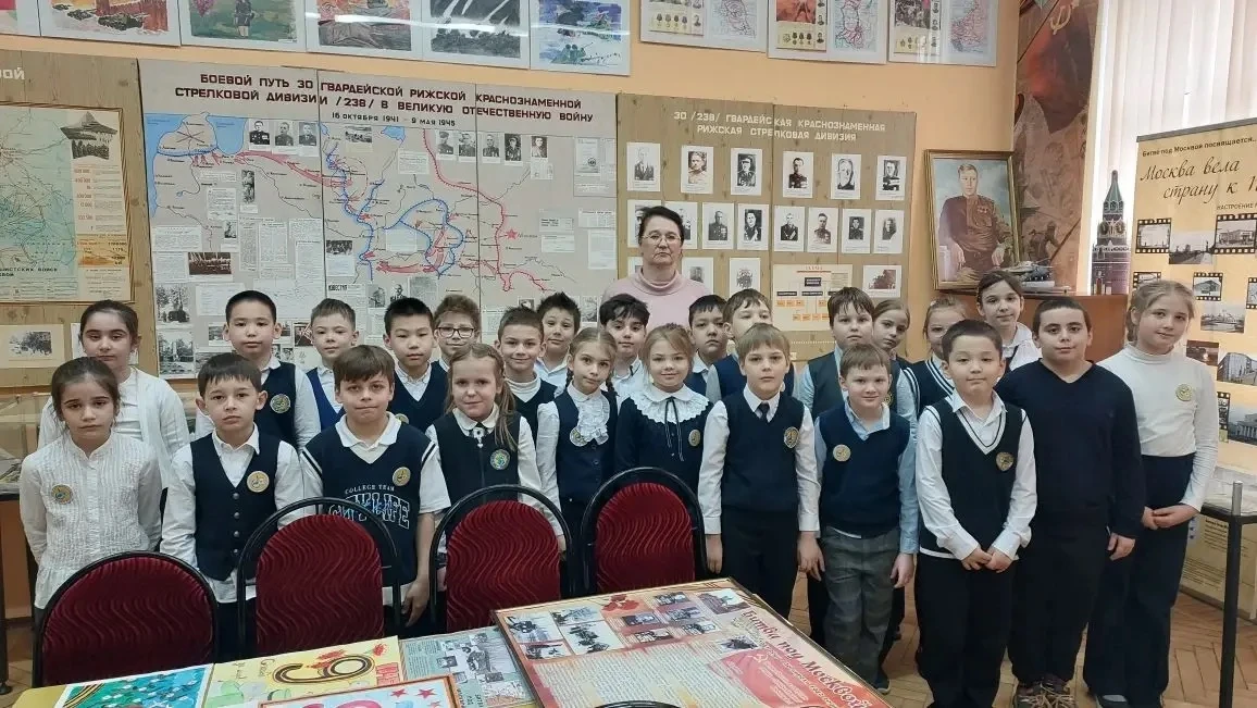 📜В ИТШ продолжаются экскурсии в музее Боевой славы: теперь — 2-й и 4-й классы  🇷🇺 В ГБОУ ИТШ экскурс