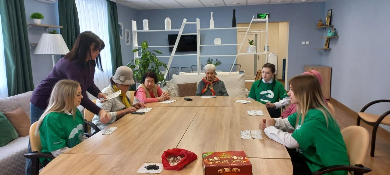 ❤️ Добрые встречи в «Долголетии»  Сегодня волонтёры проекта «Шаг навстречу»- студенты ЕТЖТ — филиала