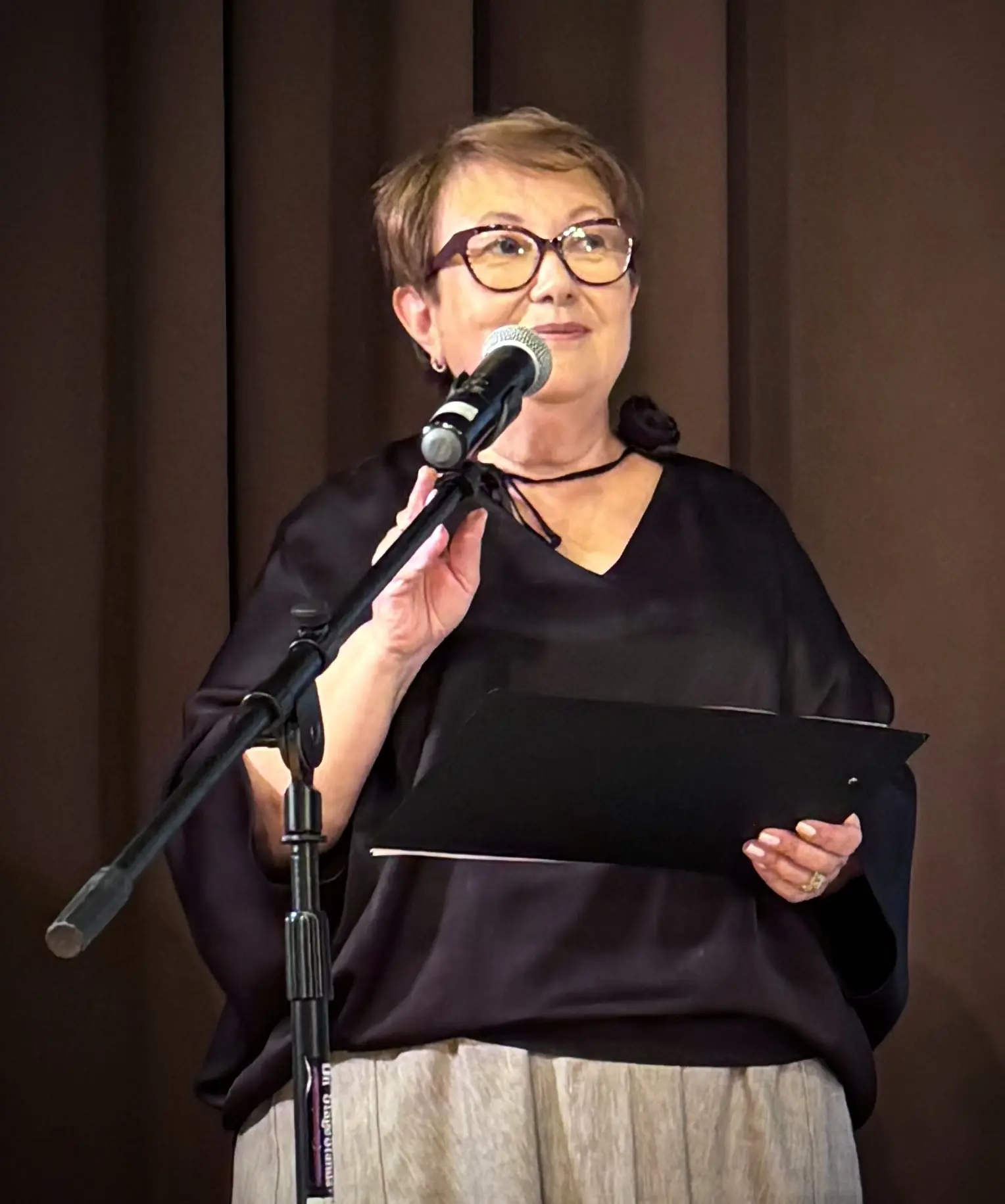 ВЫПУСКНОЙ ВЕЧЕР
🎉Сегодня в «Школе Глория» вручили аттестаты выпускникам-2026. 

🎤 Перед началом то