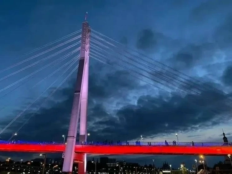 На мосту Влюбленных в Тюмени появится триколор 🇷🇺