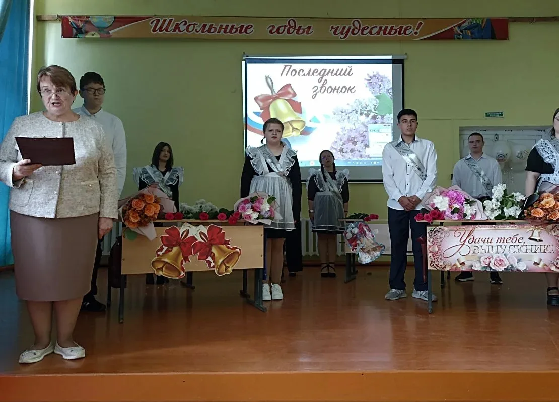 Сегодня в МБОУ "Виленская СОШ" состоялся последний звонок для выпускников 9-х классов. ...