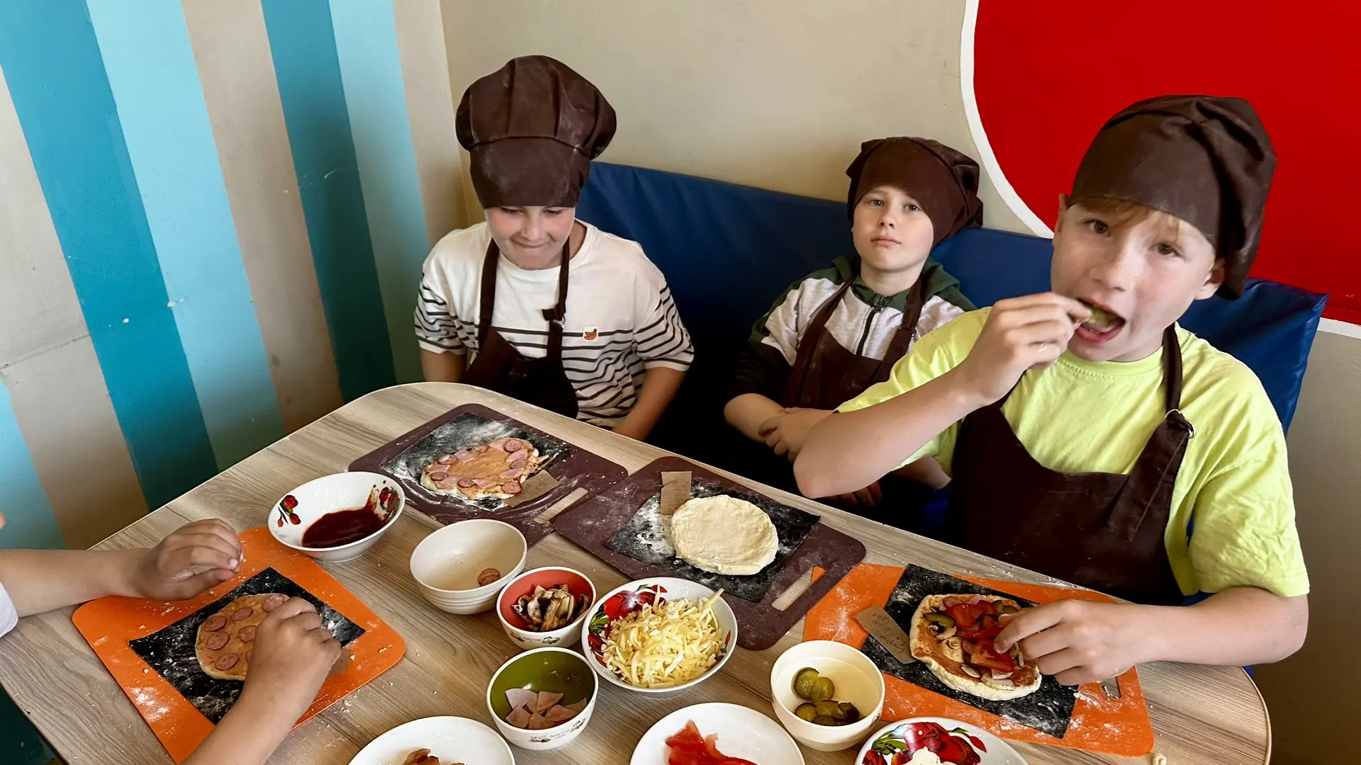 Учебный год завершили вкусно!  Окончание учебного года ученики 3А класса вместе со своим классным ру