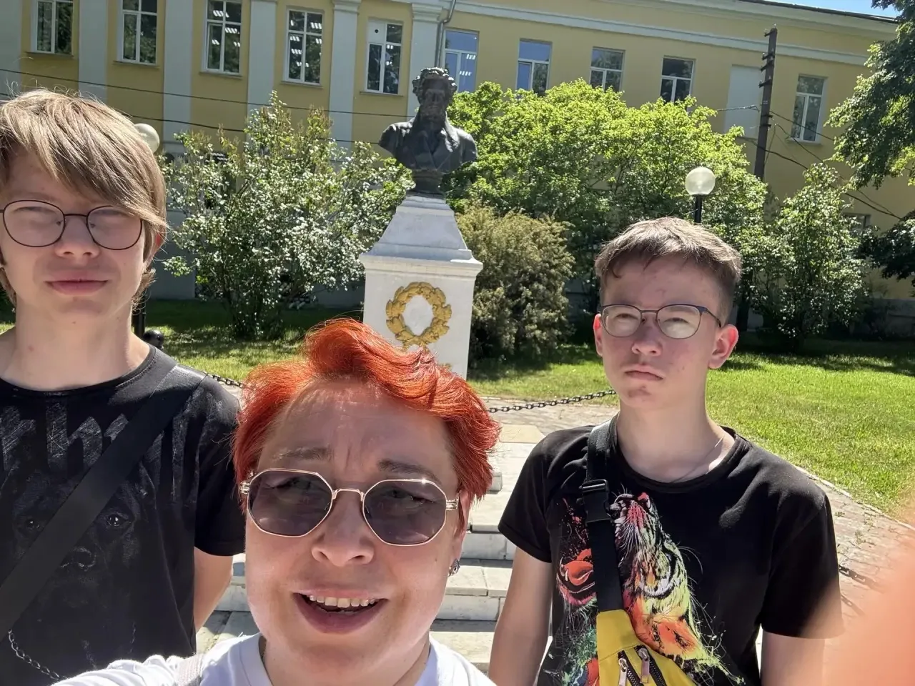 Обучающиеся нашего центра совместно с советником директора по воспитанию Ефремовой О.Н приняли участ
