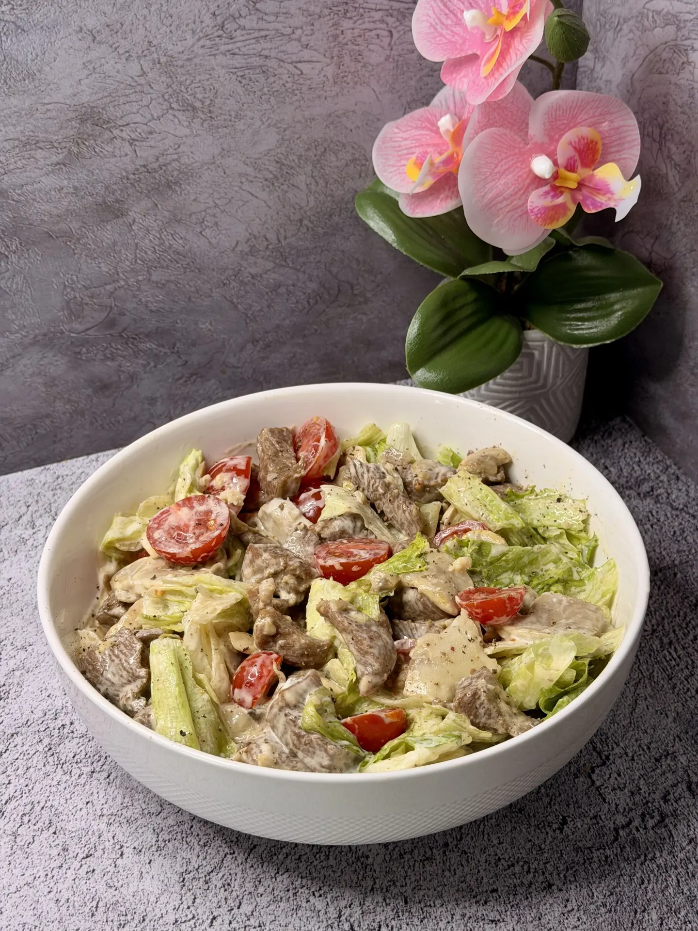 🥗 Салат с индейкой 🥗 

🔪 Потребуется:
1. Филе бедра индейки 400 г
2. Шампиньоны 300 г
3. Салат ай