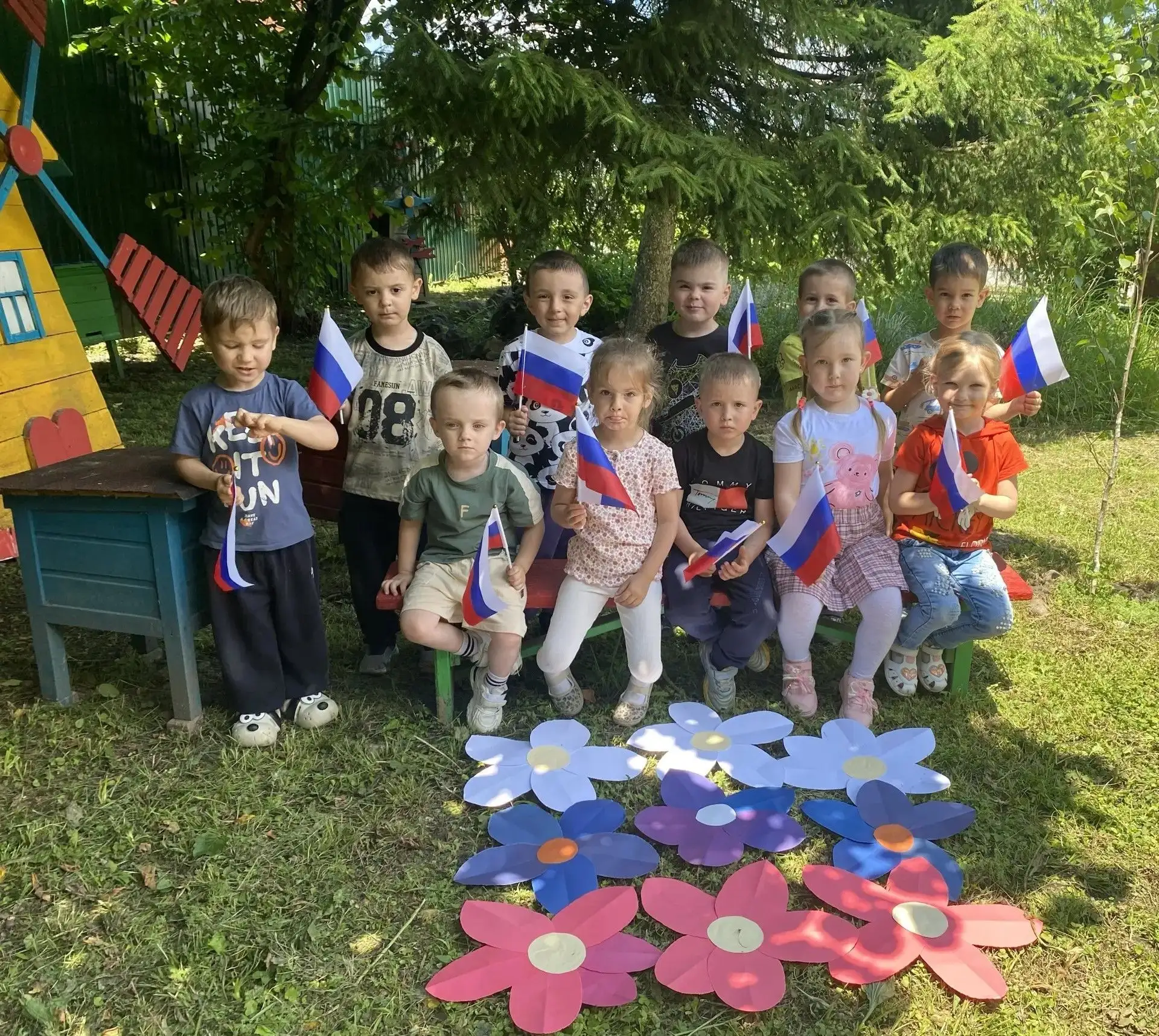 🇷🇺 Ребята группы «Почемучки» детского сада «Колокольчик»поздравляют с Днём России! 🇷🇺

Наши юные