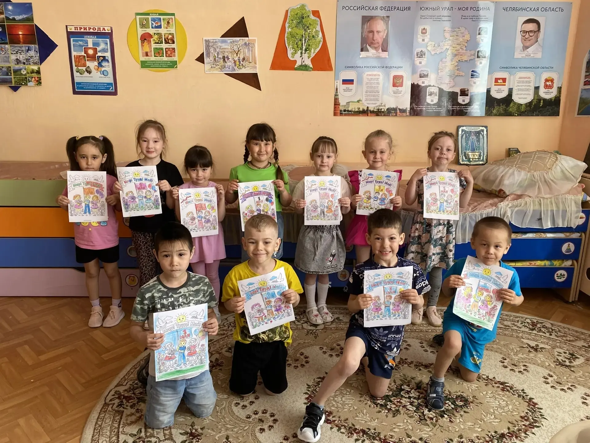 В преддверии праздника 1 мая в старшей группе "Капелька" прошло занятие "1 мая - праздник Весны и Тр