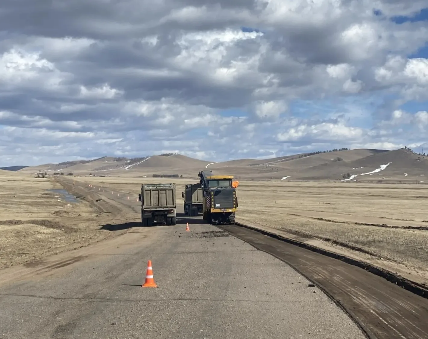🛣️ На региональной трассе Улан-Удэ — Романовка — Чита начались масштабные дорожные работы   Десятиле