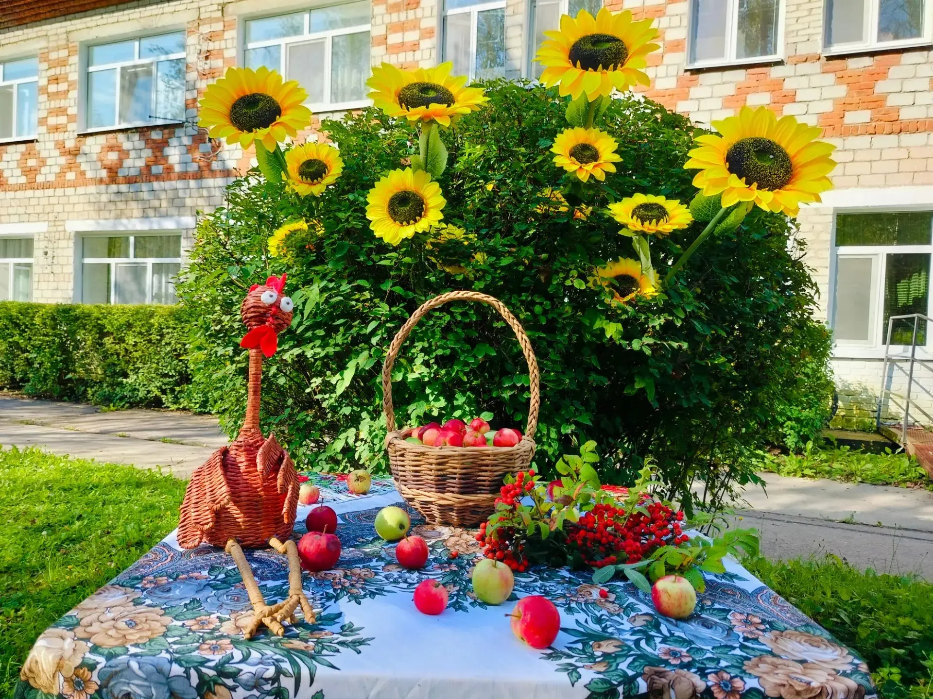 В Октябрьском филиале прошел тематический день посвящённый Яблочному Спасу.
