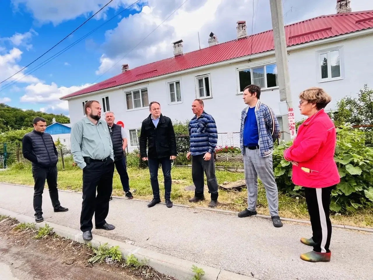 Пятницу посвятил выездам в села городского округа.