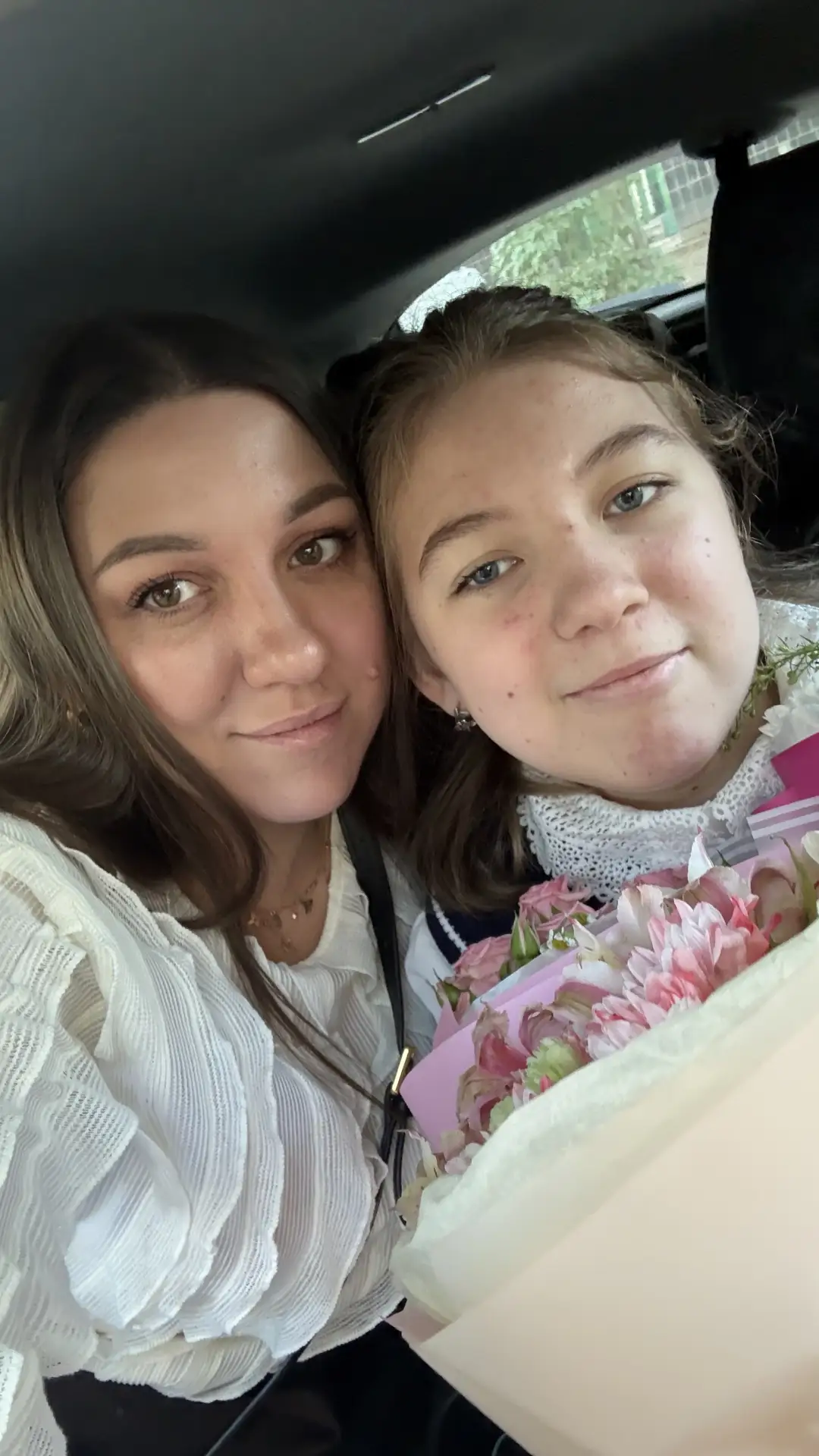 С праздником всех школьников, их родителей и учителей!