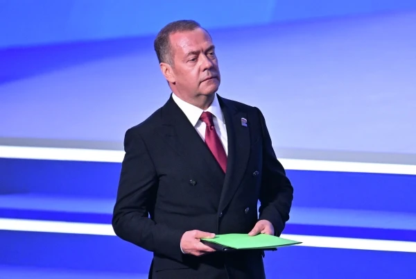 Медведев назвал регионы для границы новой полосы безопасности на Украине