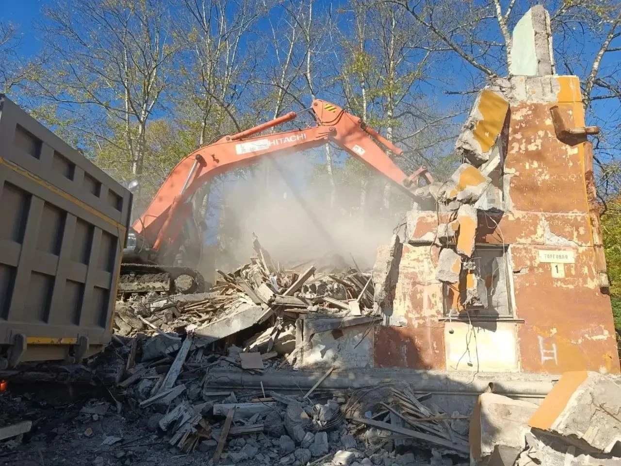 В селе Быков завершается снос трёх аварийных домов