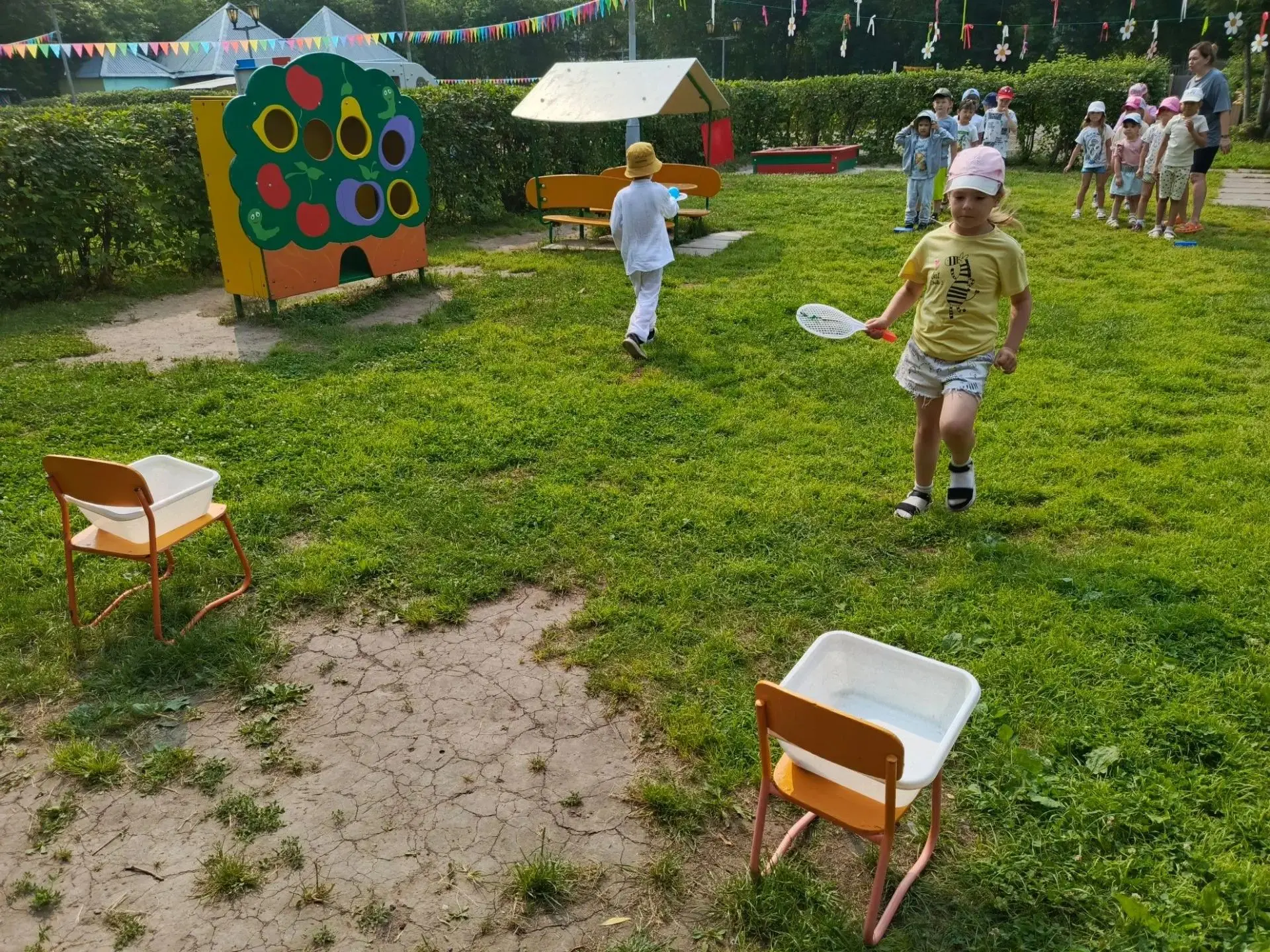 🌞 В группе № 12 прошли незабываемые летние эстафеты! 🏃‍♂️🏃‍♀️ Дети с радостью участвовали в весел