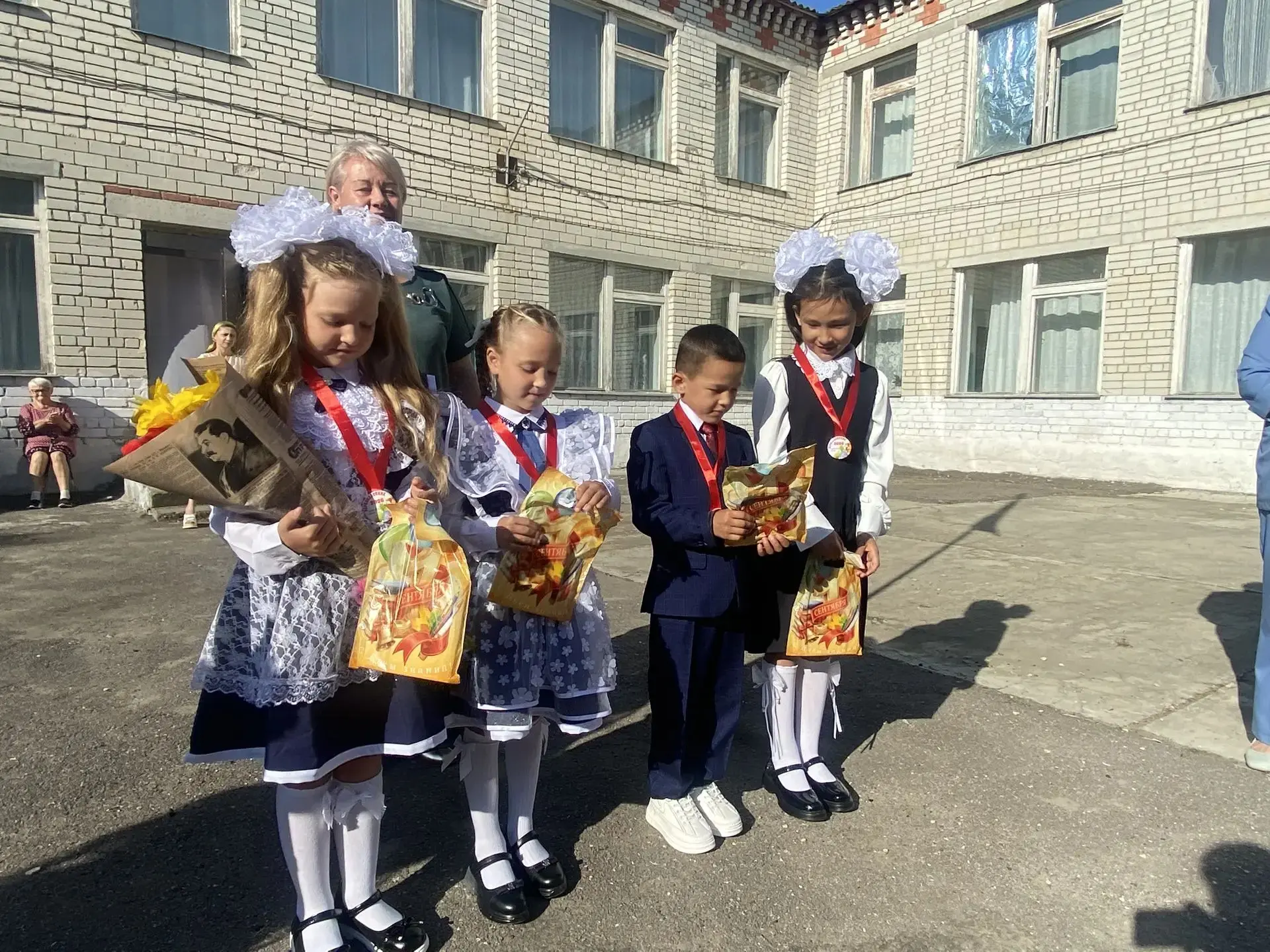 🔔🍁 Для 111 первоклассников Лысогорского района сегодня прозвенел первый школьный звонок