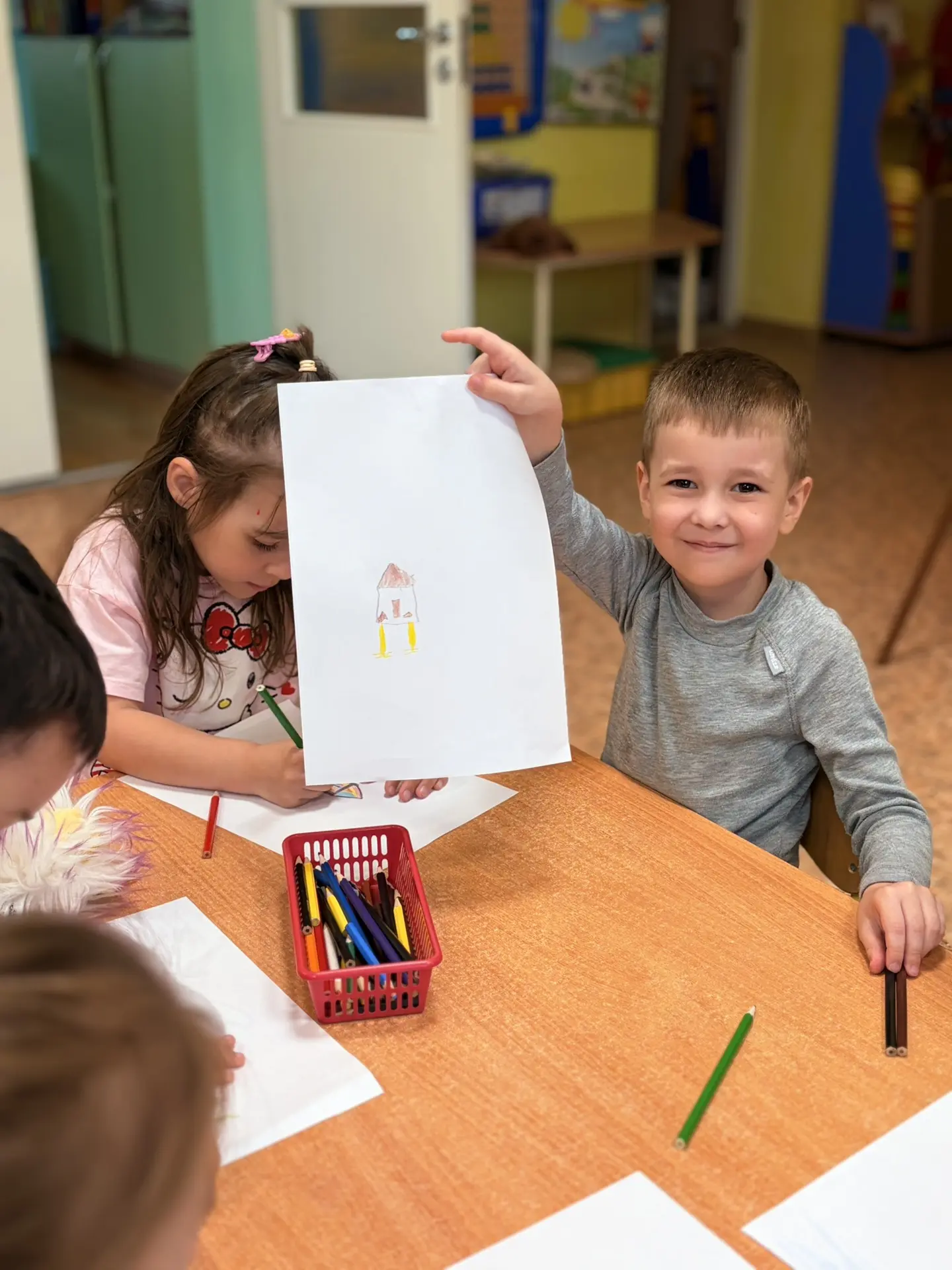 🎭Сказочная неделя!📚

В рамках сказочной тематической недели ребята получили творческое задание: из