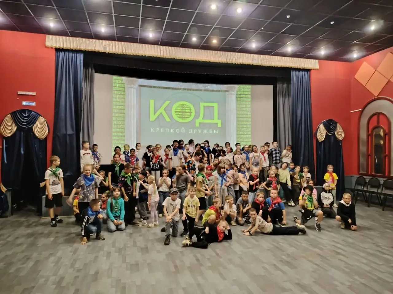 #ЦО_школа28

Сегодня в лагере у наших детей был яркий и насыщенный день! ✨

Мы сходили в ДК «Нефтяни